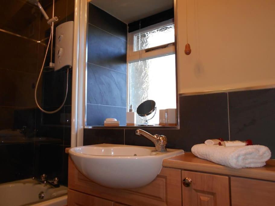 The Granary, Old Corn Mill, Yorkshire Dales Apartment West Burton ภายนอก รูปภาพ